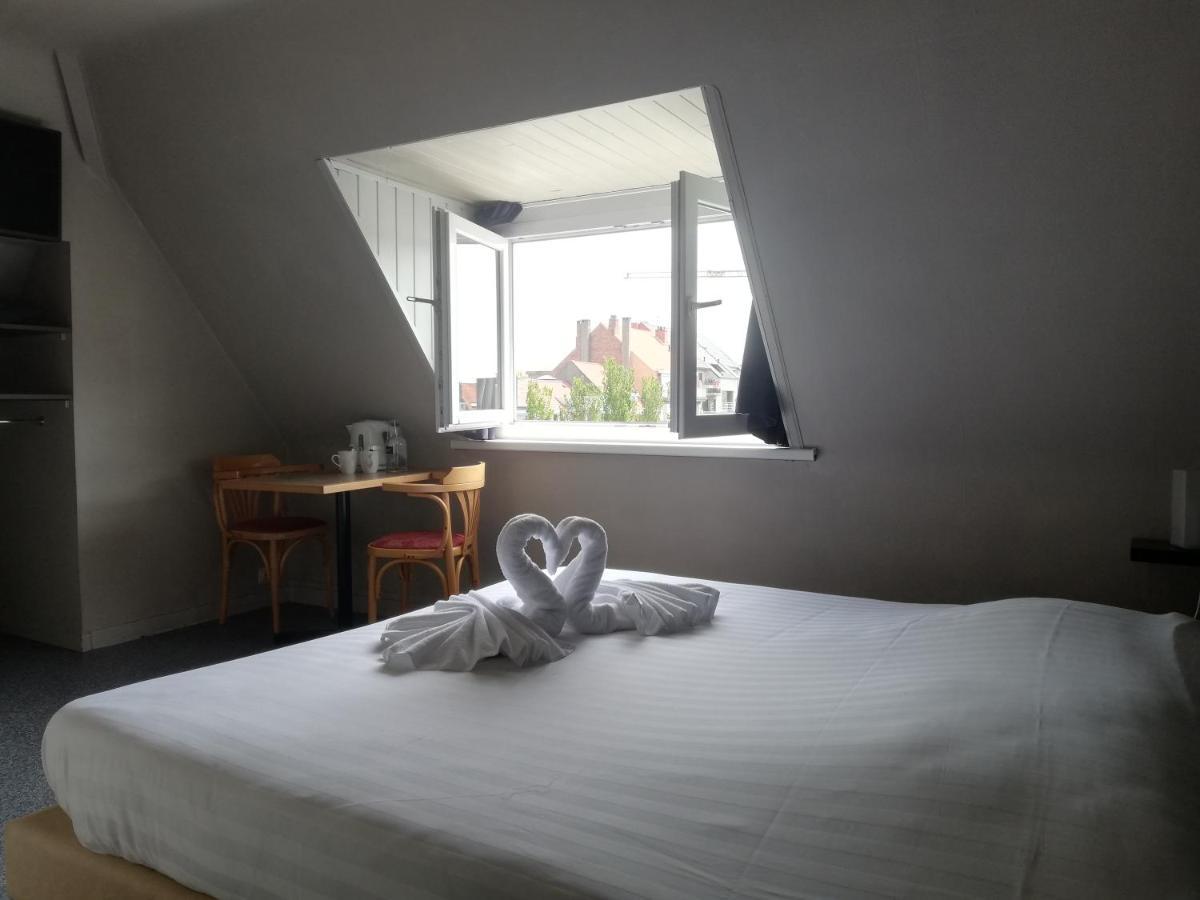 Logies Het Maantje Hotel De Panne Bagian luar foto