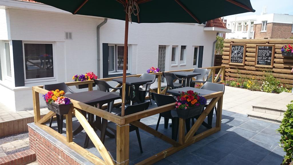 Logies Het Maantje Hotel De Panne Bagian luar foto