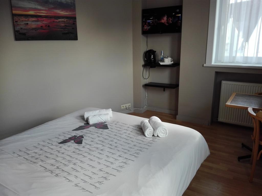 Logies Het Maantje Hotel De Panne Bagian luar foto