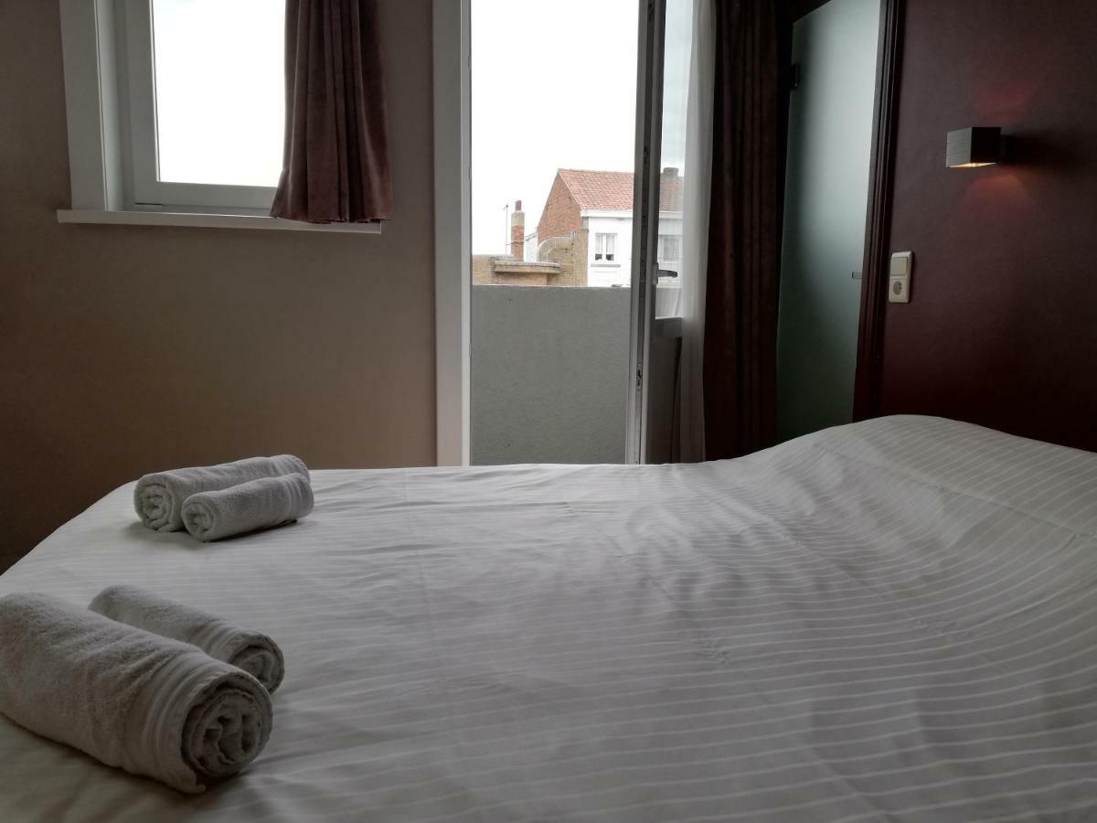 Logies Het Maantje Hotel De Panne Bagian luar foto
