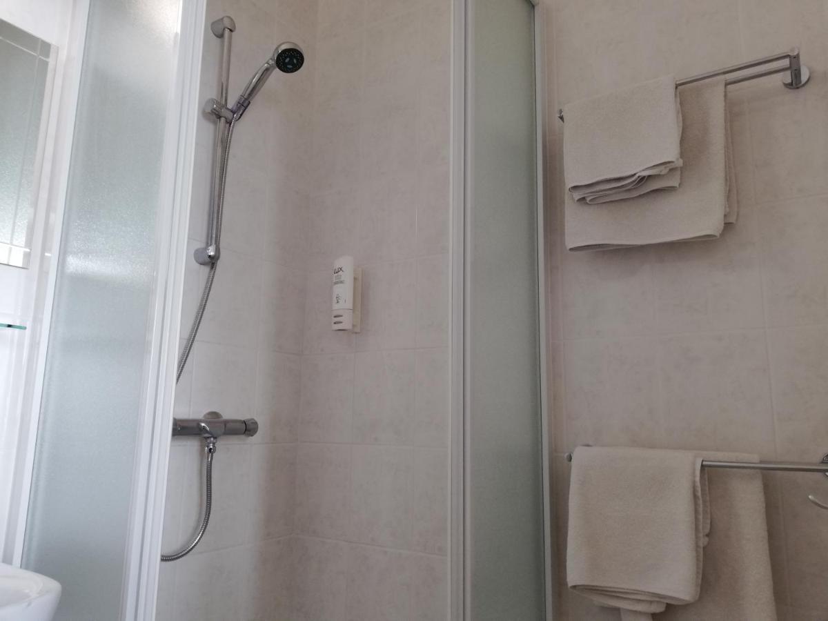 Logies Het Maantje Hotel De Panne Bagian luar foto